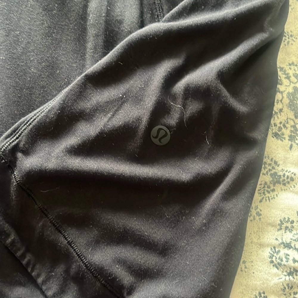 Lululemon black flowy tank, size 8, excellent condition
